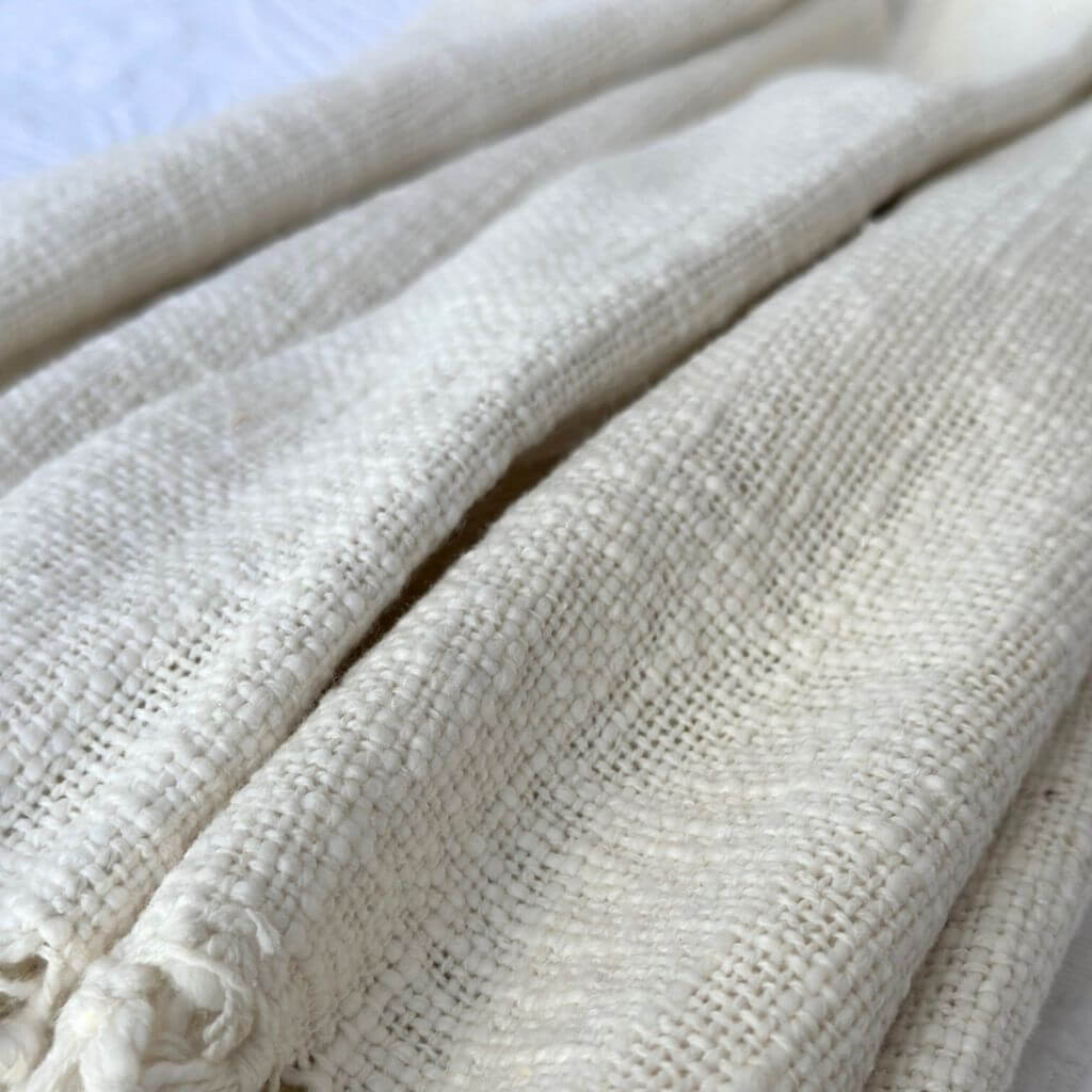 Made in India, the Dove Cotton Throw in Ivory White measures 130cm x 170cm, perfect to decorate your bed or sofa