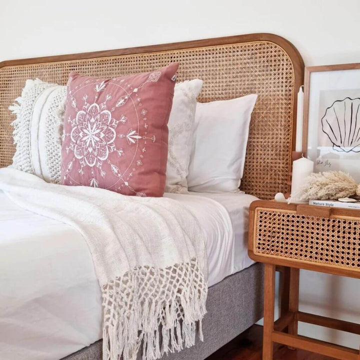 Complimeneting the cushions in your home decor, the Dove Cotton Throw in Ivory White measures 130cm x 170cm, perfect to decorate your bed or sofa