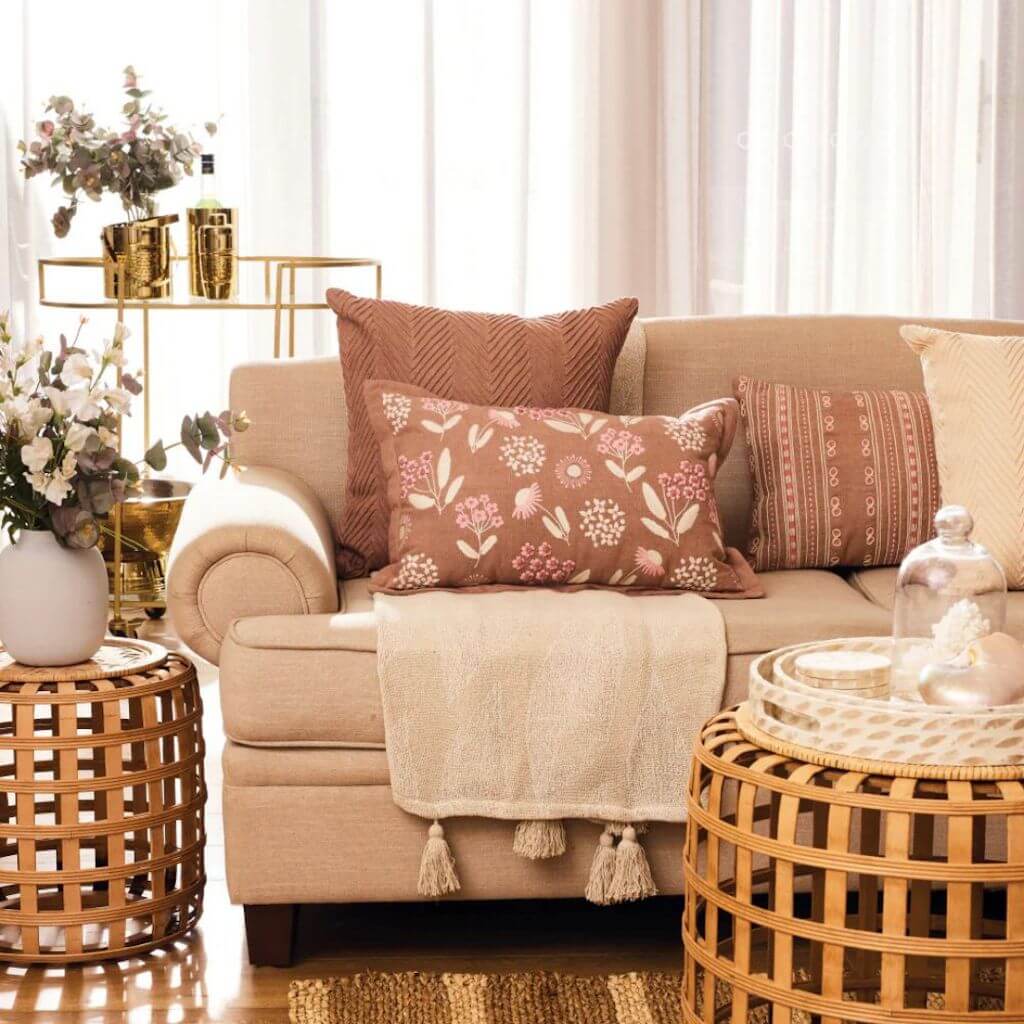A gorgeous decorative throw, the Kye Cotton Throw in cream and ivory white with a leaf pattern on both sides, measures 130cmx 160cm to style your bed or sofa.