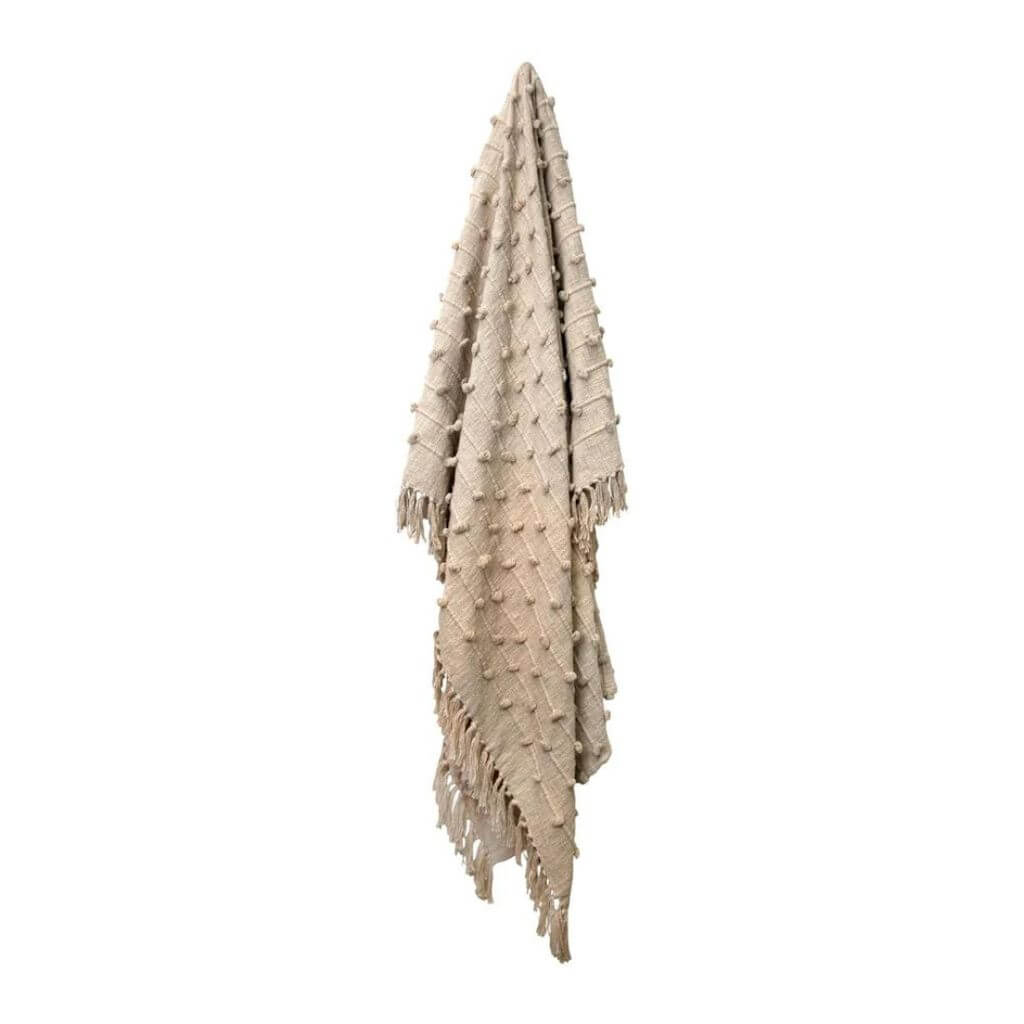 Add cosy comfort with the Liza Throw in Oatmeal brown measures 130cm x 170cm, the perfect size to style your bed or sofa.