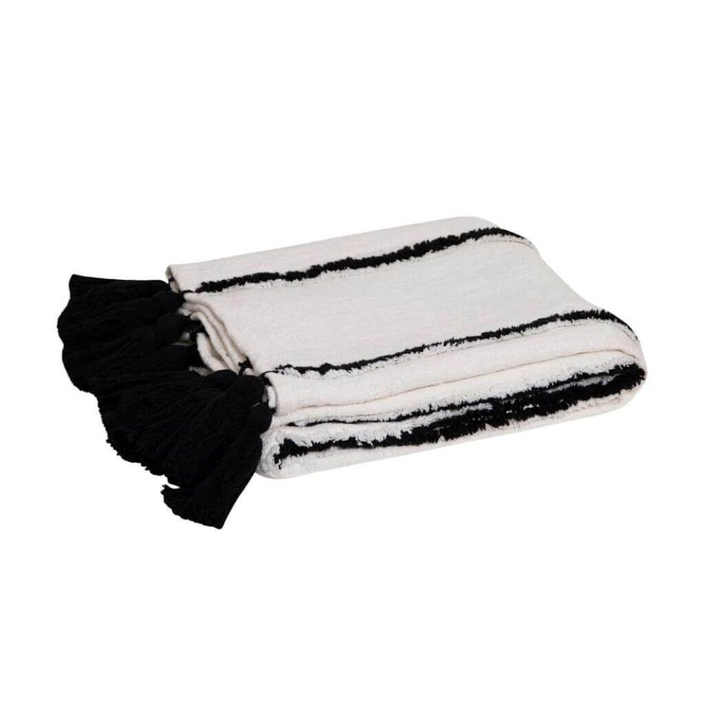 The Black and Ivory White Waverley Throw measures 130cm x 160cm, the perfect throw to style your bed or sofa.